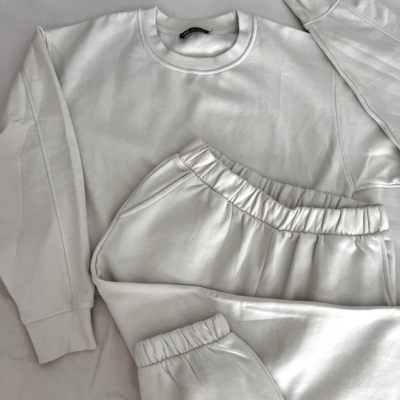 Zara - Cropped crew neck sweatshirt - Picture 4 of 5